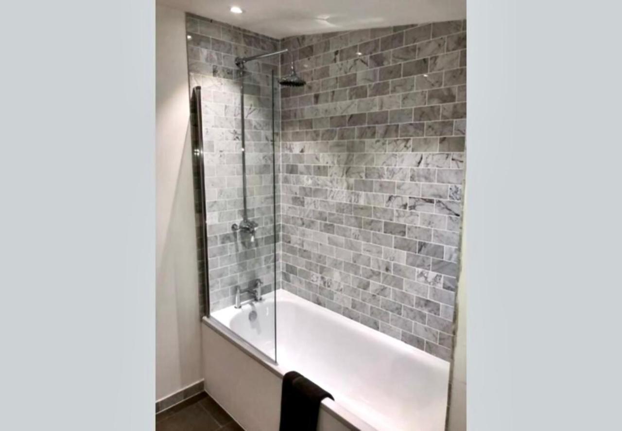 3 York Mews Villa บาธ ภายนอก รูปภาพ
